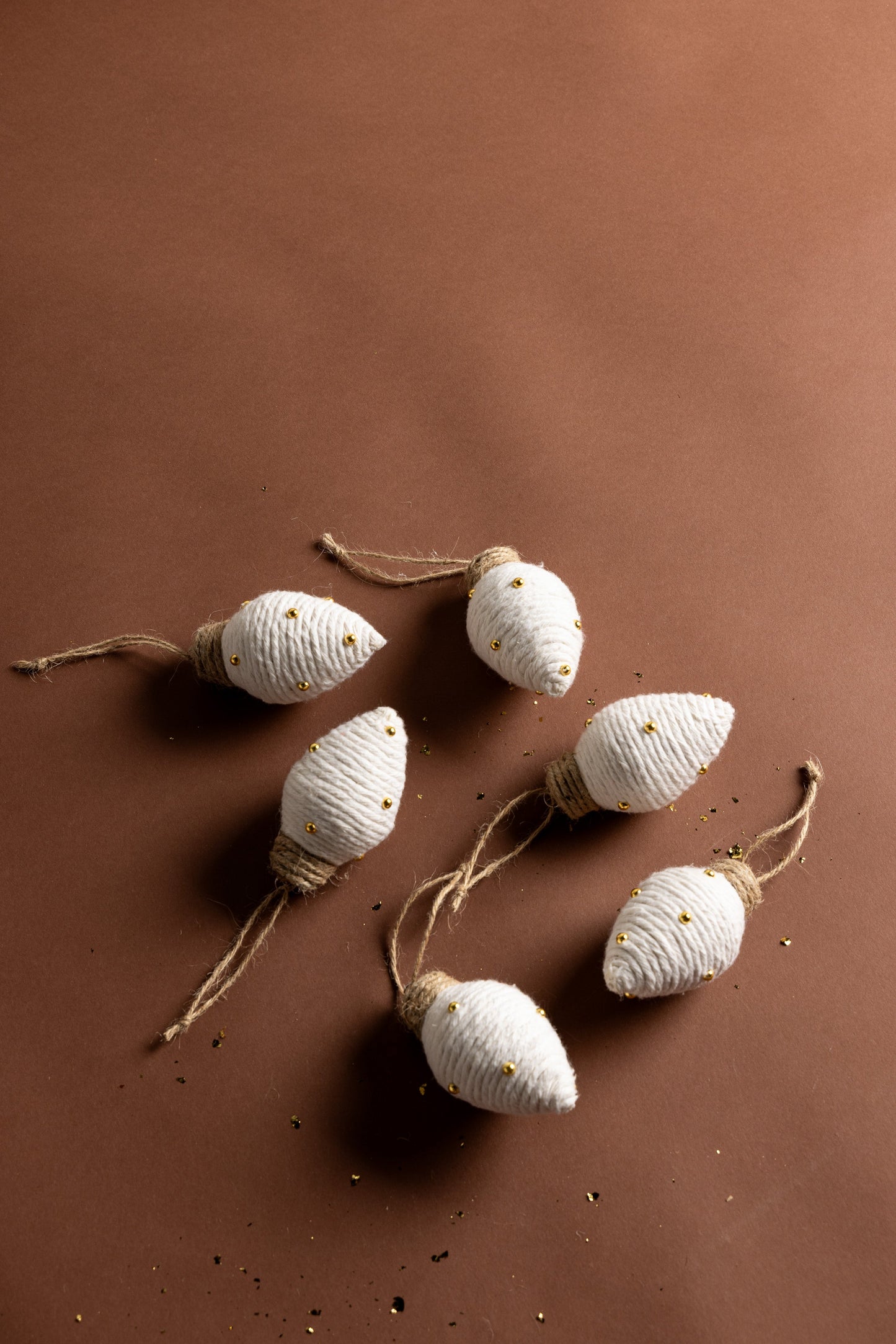 White Lightbulb Ornament Set